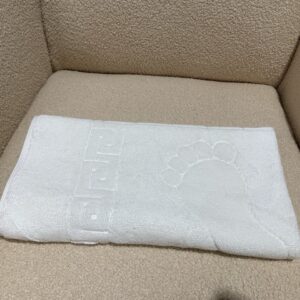 Коврик махровий "НІЖКИ" 50х70см 650 г/кв.м білий